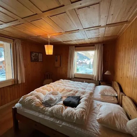 River Apartment, Ze Mountain Loge, מורג'אן