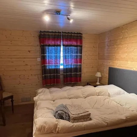 River Apartment, Ze Mountain Loge, * מורג'אן