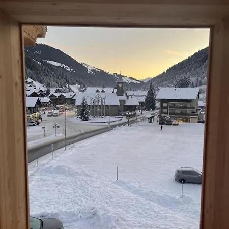 River Apartment, Ze Mountain Loge, דירה מורג'אן